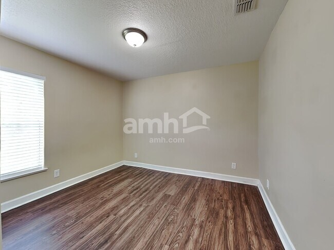 Building Photo - 5940 NW Foust Cir