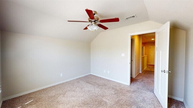 Building Photo - 914 Fairview Ave