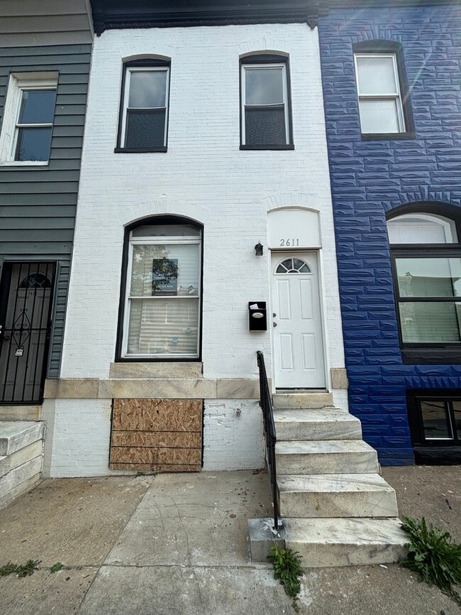 Building Photo - Rehabbed 4 bedroom Townhome