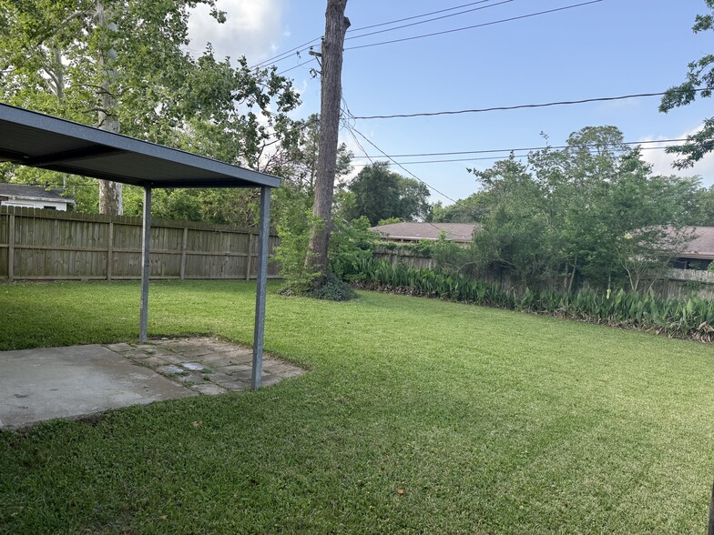 Building Photo - 16914 David Glen Dr