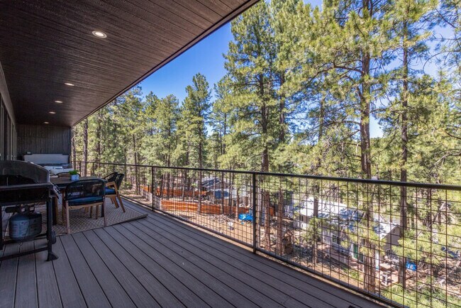 Building Photo - 1280 W Shullenbarger Dr