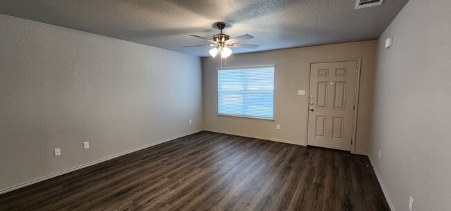 Building Photo - 3 Bedroom 2 Bath Duplex in Copperas Cove V...
