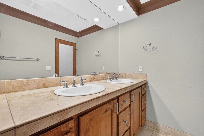 Building Photo - 2105 N 33rd St