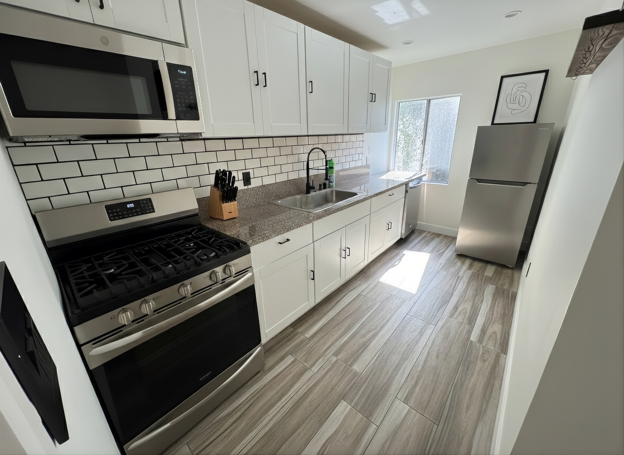 Building Photo - 1534 North Mariposa Avenue