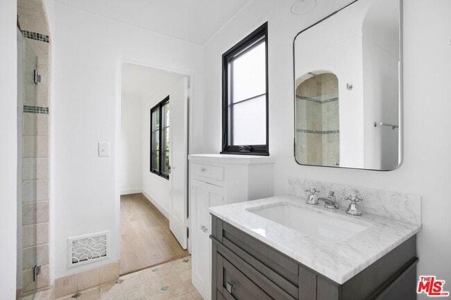 Building Photo - 10525 Cushdon Ave