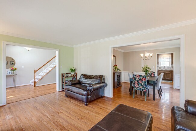 Building Photo - 5624 Kemp Ln