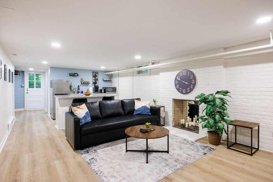 Building Photo - 7218 Monument Ave