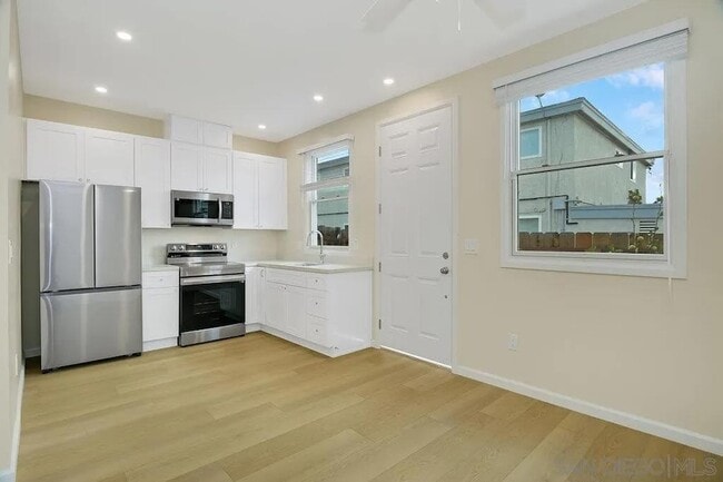 Building Photo - 4821 Monroe Ave