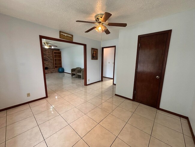 Building Photo - 1417 Matthew Dr