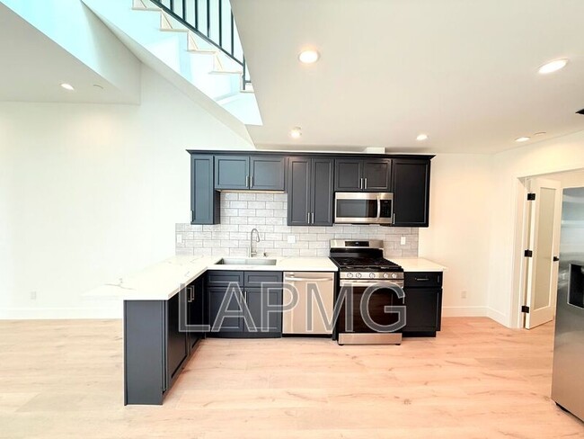 Building Photo - 3414 London St