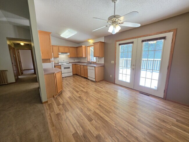 Building Photo - 4 Bedroom 2 Bathroom Home on 5 Acres with Shop, New Deck & Attached Garage