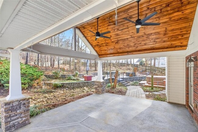 Building Photo - 135 Saltcreek Point NE