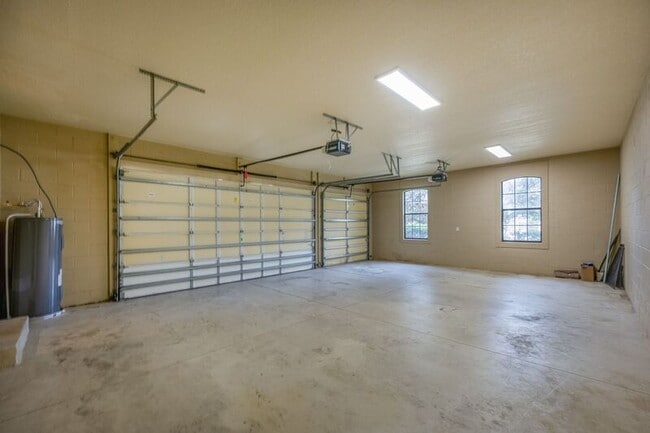 Building Photo - 1605 Kennesaw Dr