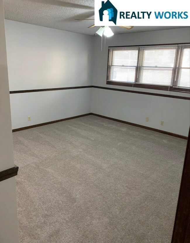 Building Photo - 5501 S 38th St