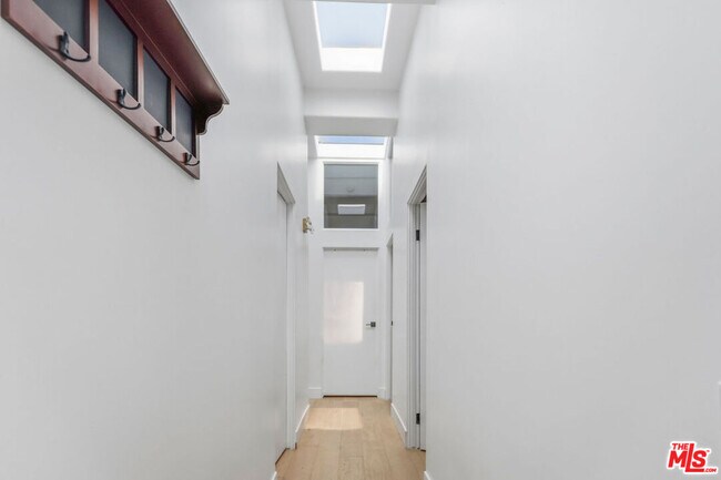 Building Photo - 1341 Charmel Pl