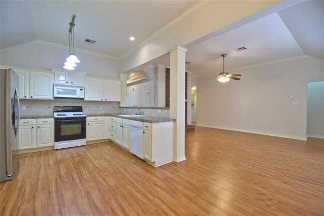 Building Photo - 101 Pecan Vista Ln