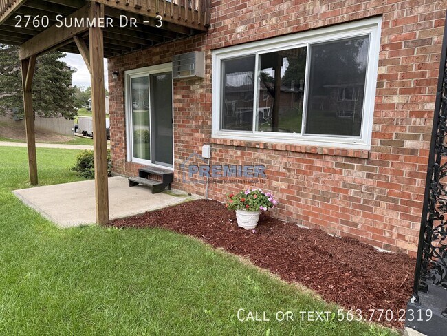 Building Photo - 2760 Summer Dr