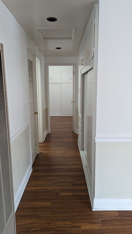 Hallway - 221 W Avenida Palizada