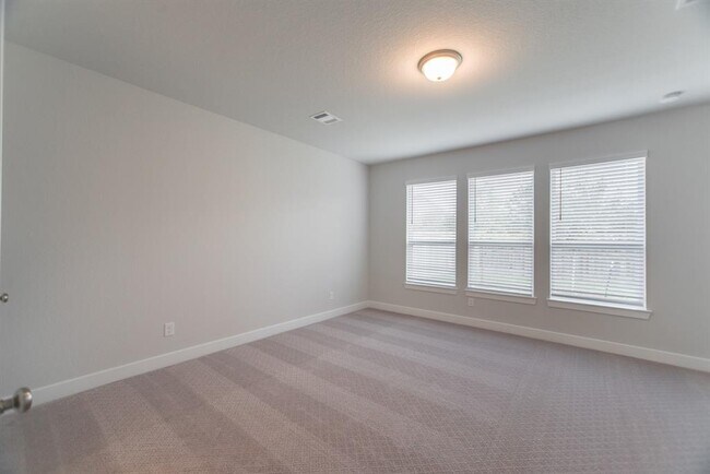 Building Photo - 155 Renodes Garden Ln