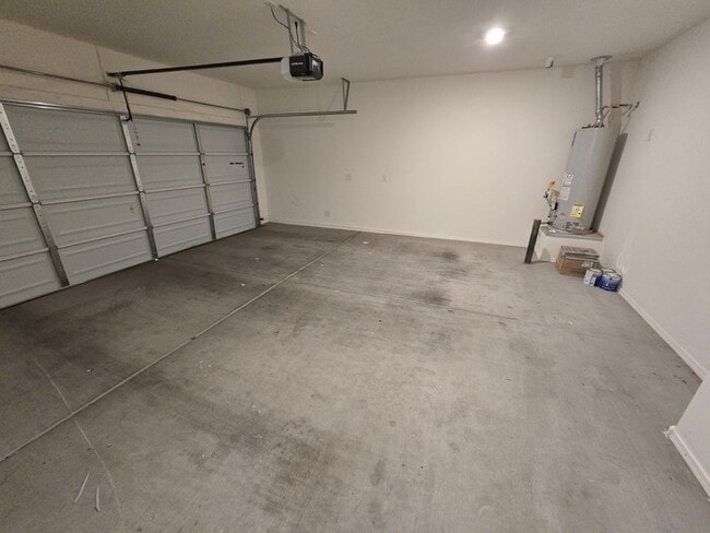 Building Photo - Freshly updated 3 bedroom/ 2 bath Home