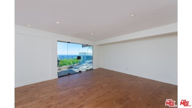 Building Photo - 1874 Sunset Plaza Dr