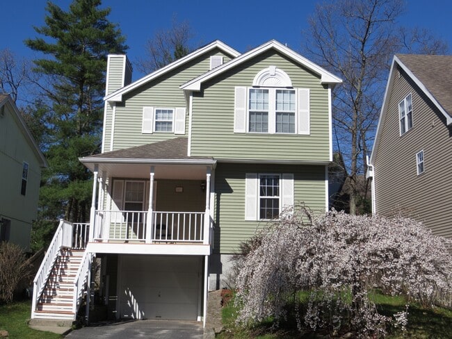 Building Photo - 64 Lilac Cir