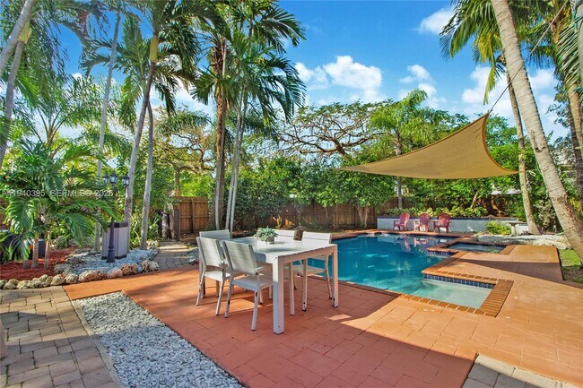 Building Photo - 2985 SW 13th St