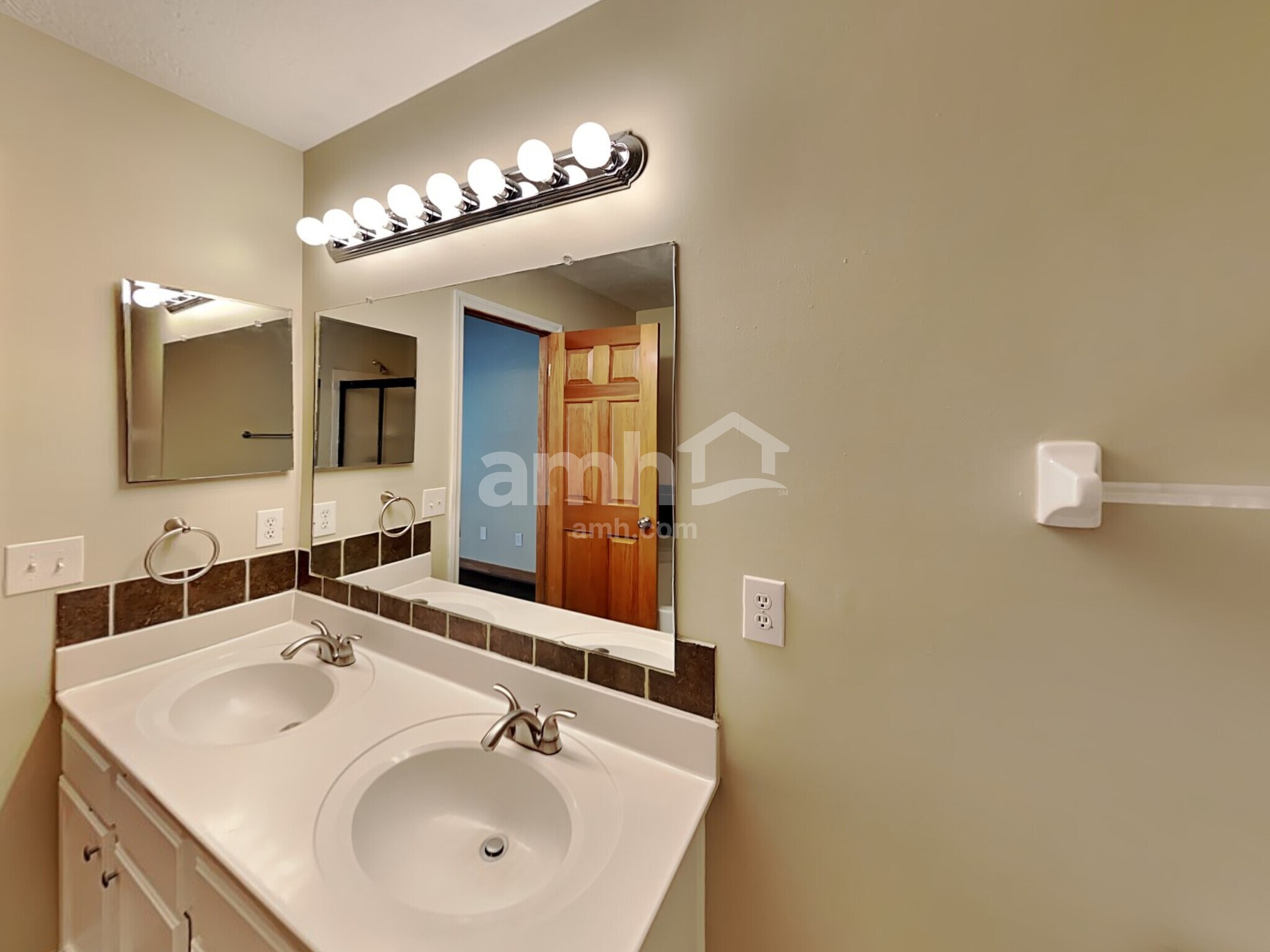 Building Photo - 7911 Butterfield Ln