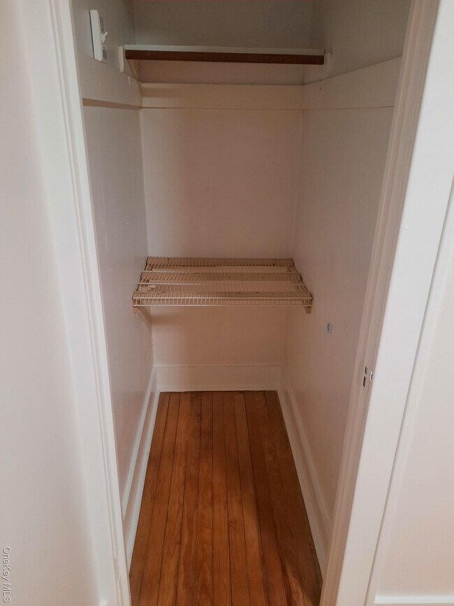 Building Photo - 23 Valley Ave