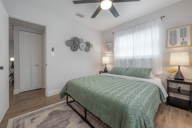 Building Photo - 2400 34th Ave N