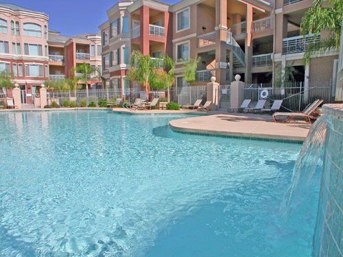 Building Photo - 420 W 1st St