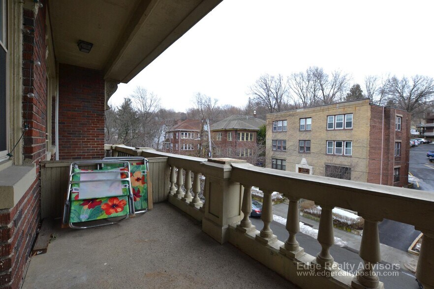 Building Photo - 130 Brainerd Rd