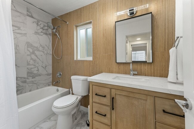 Building Photo - NEW Remodeled and furnished, 4 bed 3 bath available September 2026 to May 2027