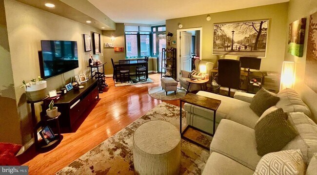 Building Photo - 1117 10th St NW