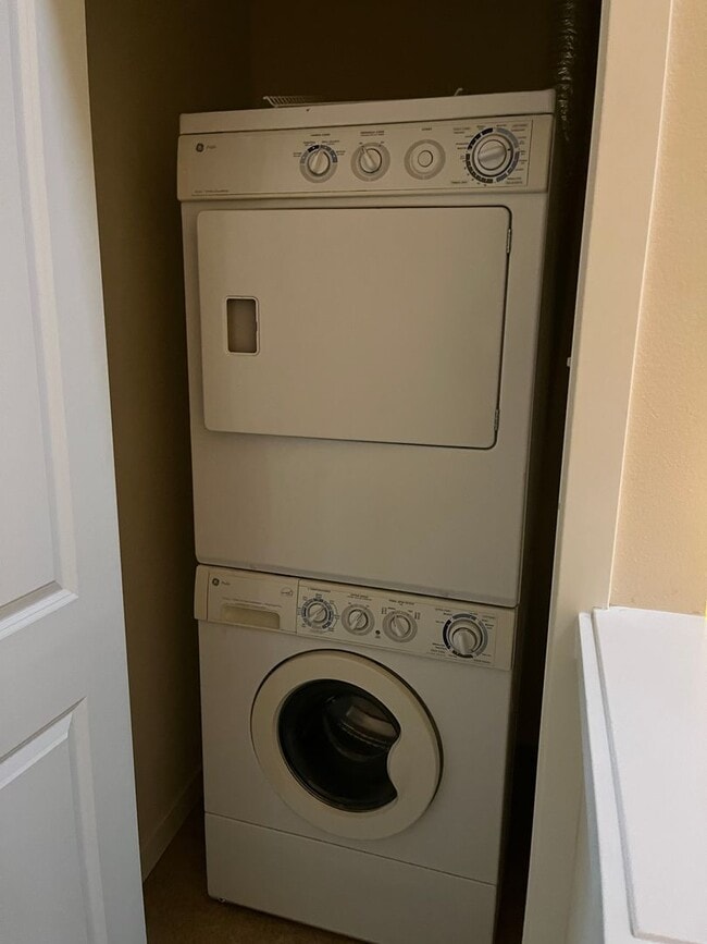 Building Photo - Ravenna Townhome