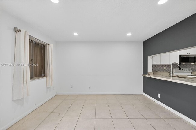 Building Photo - 5843 Woodlands Blvd