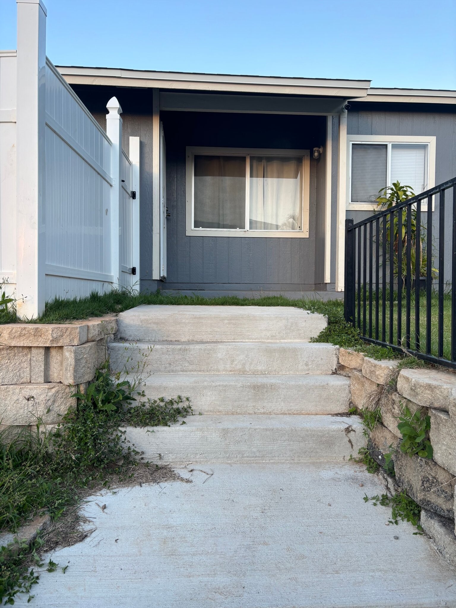 Building Photo - 86-138-138 Leihoku St
