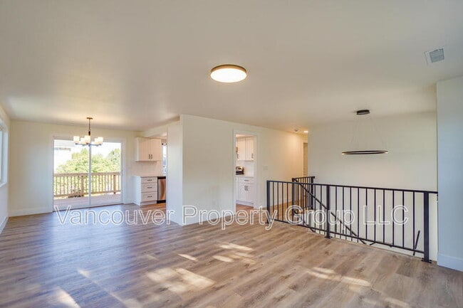Building Photo - 819 SE Olympia Dr