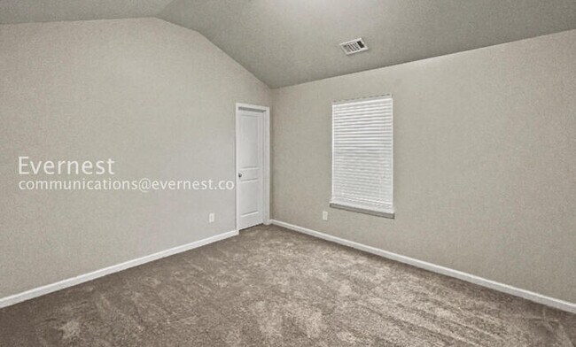 Building Photo - Beautiful 4-Bedroom Home: Comfort and Convenience Await / Pet-Friendly / Vouchers Accepted.