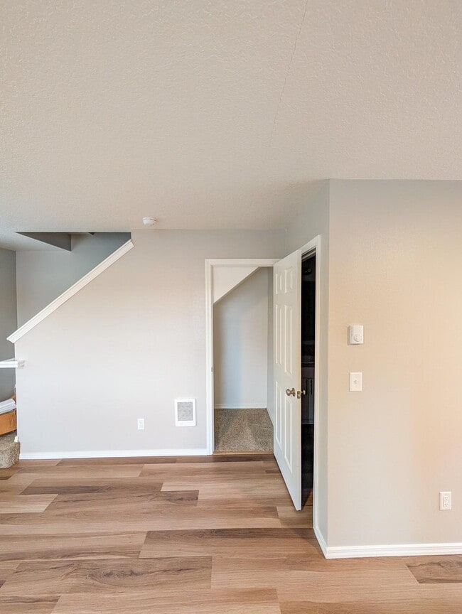 Building Photo - 5623 SE 84th Ave