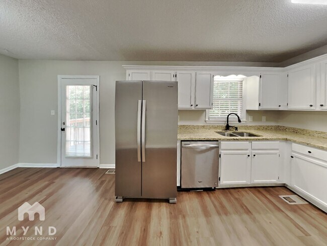 Building Photo - 258 Cove Rd