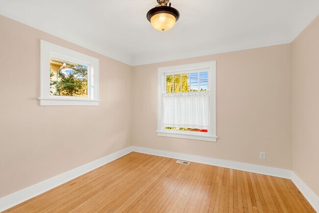 Building Photo - Beautiful 4 Bedroom Near U Village