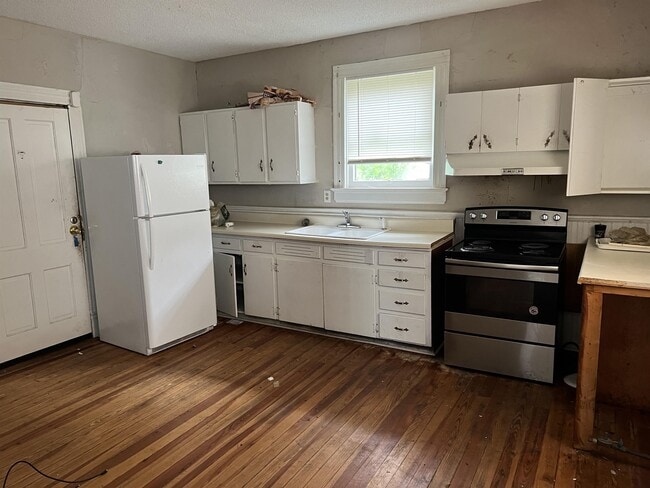 Building Photo - 212 E Capitola Ave