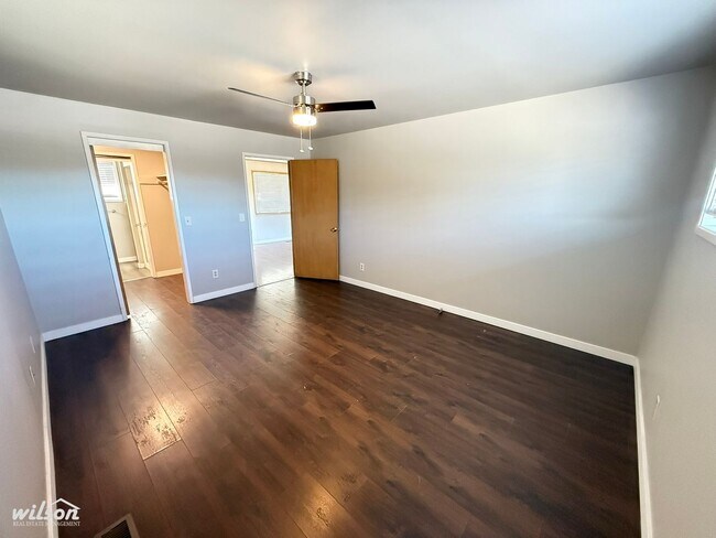 Building Photo - 4 Bedroom / 2 Bathroom Charming Home with Spacious Layout & Private Yard!