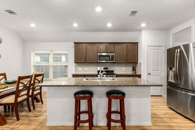 Building Photo - 26611 Daylily Grove St