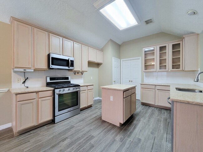 Building Photo - 18511 Falcon Crest Dr