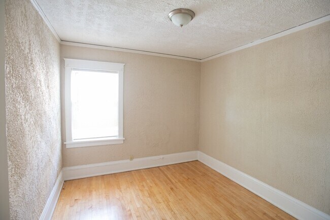 Building Photo - 3000 N Oakland Ave