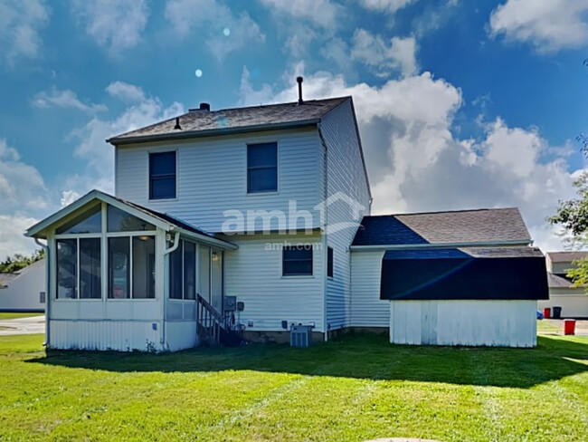 Building Photo - 825 Whitehead Dr