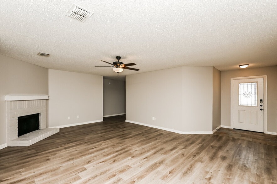 Building Photo - 1732 Rialto Way