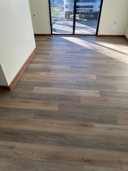 Building Photo - 133 Hidden Cove